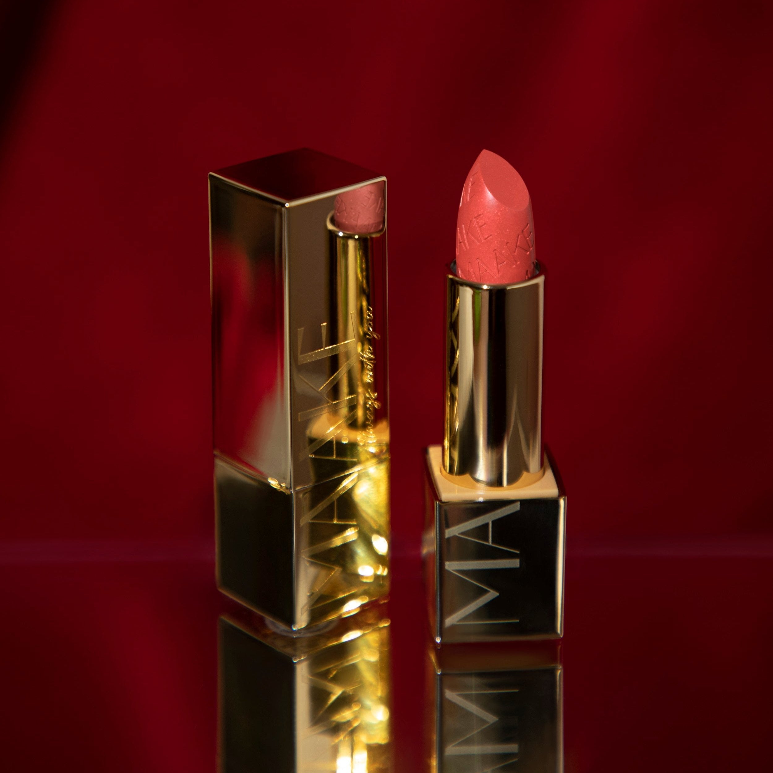 أحمر شفاه لامع ميتاليك