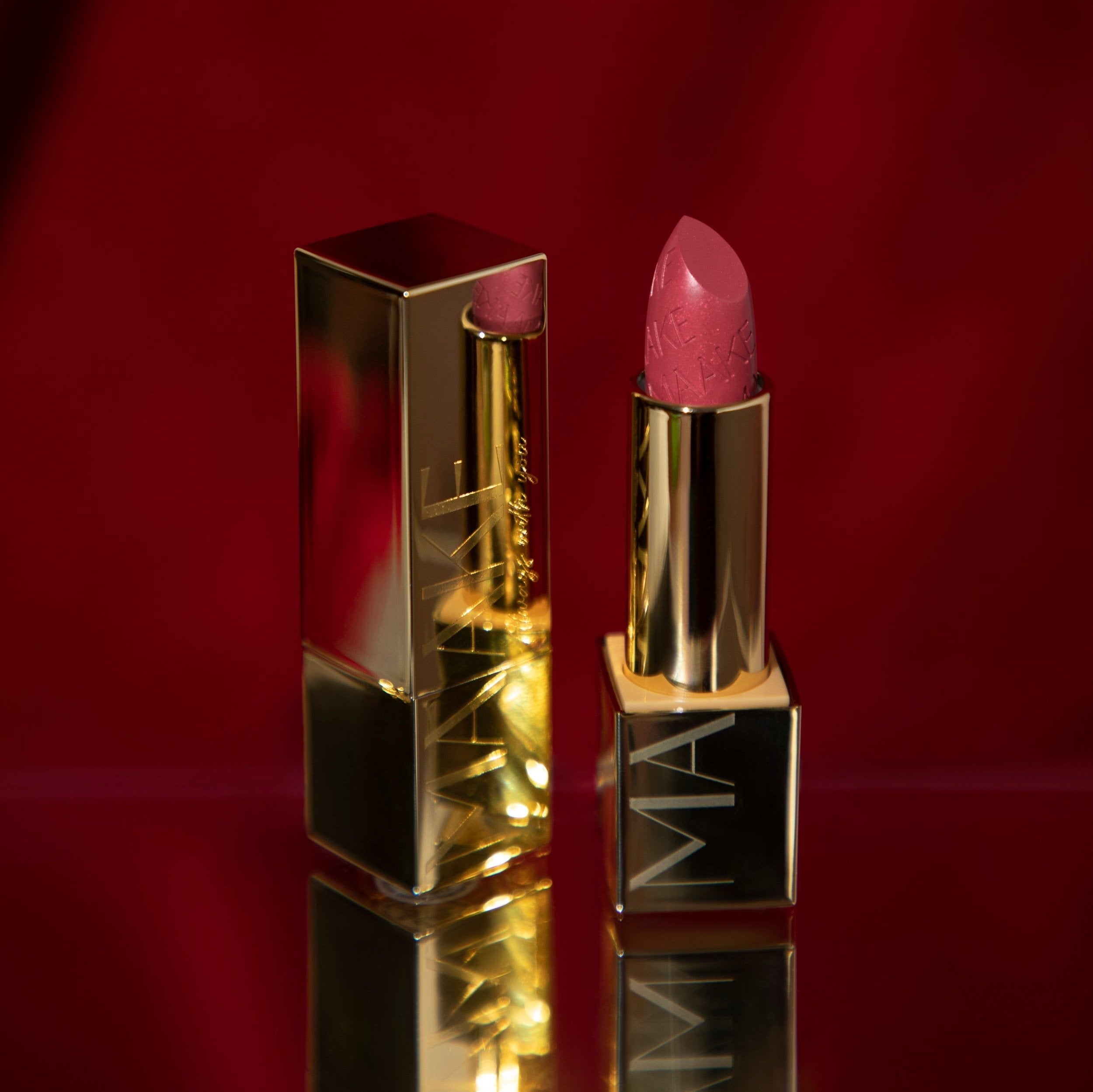 أحمر شفاه لامع ميتاليك