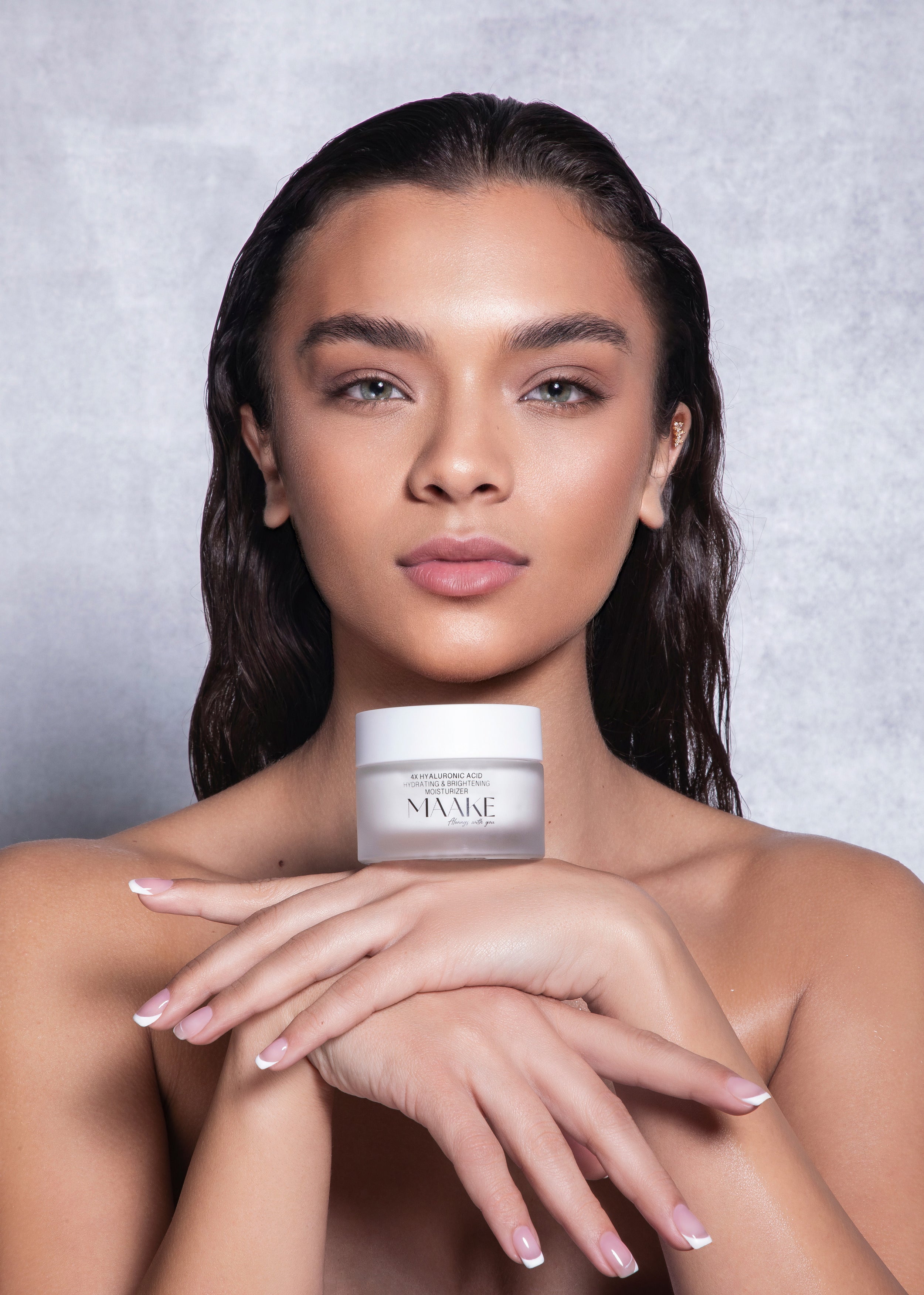 كريم حمض الهيالورونيك 4X لترطيب وتفتيح البشرة