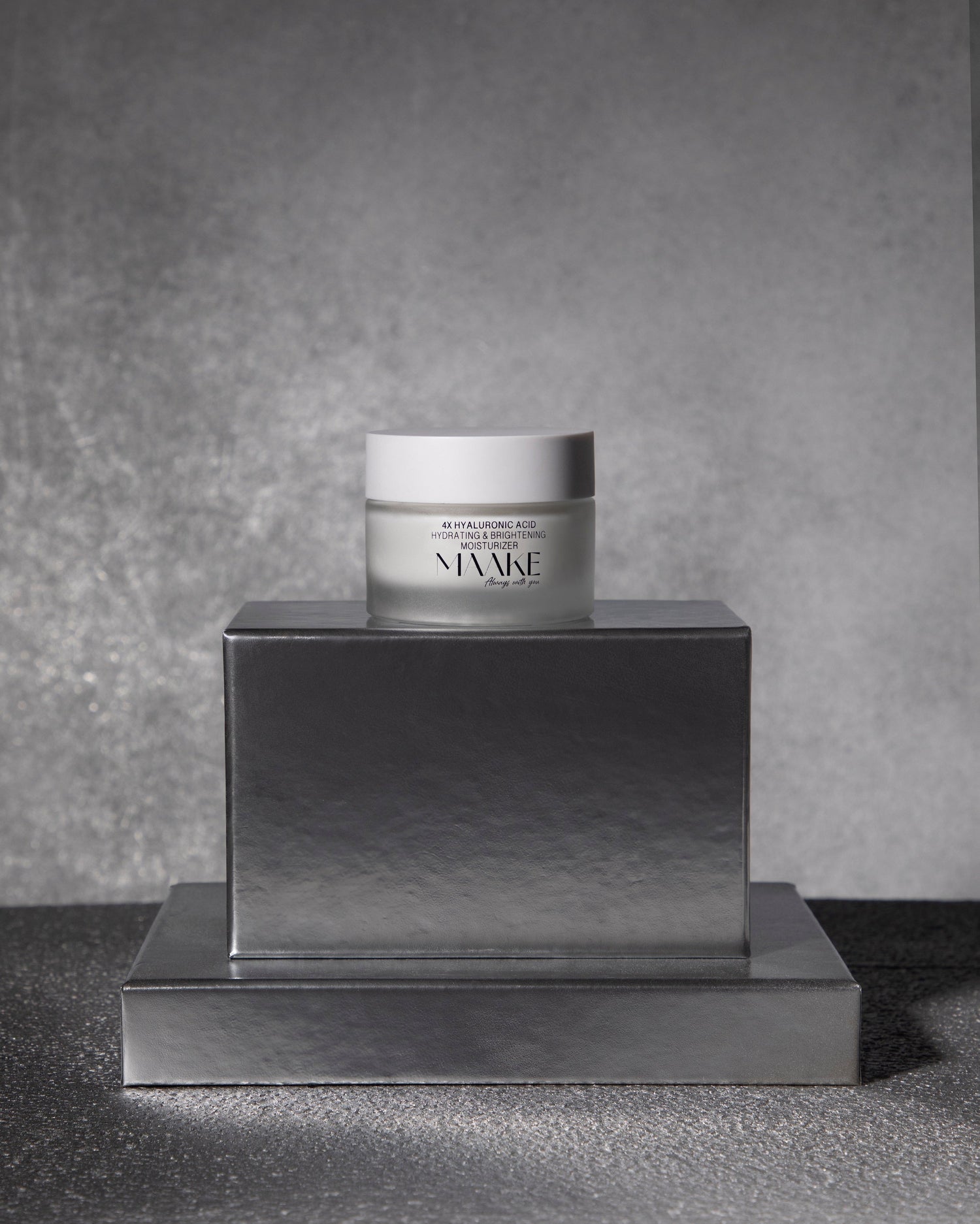 كريم حمض الهيالورونيك 4X لترطيب وتفتيح البشرة