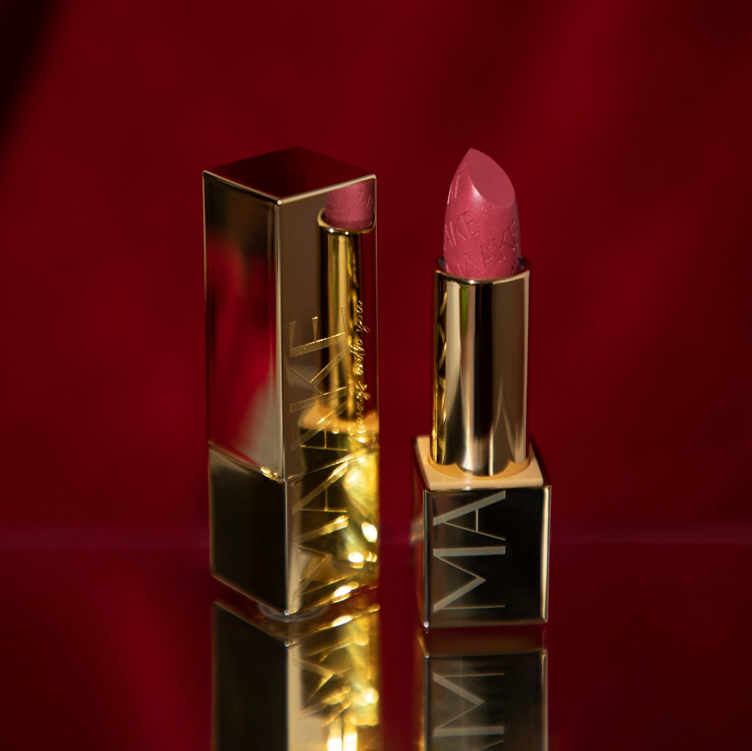 أحمر شفاه لامع ميتاليك 